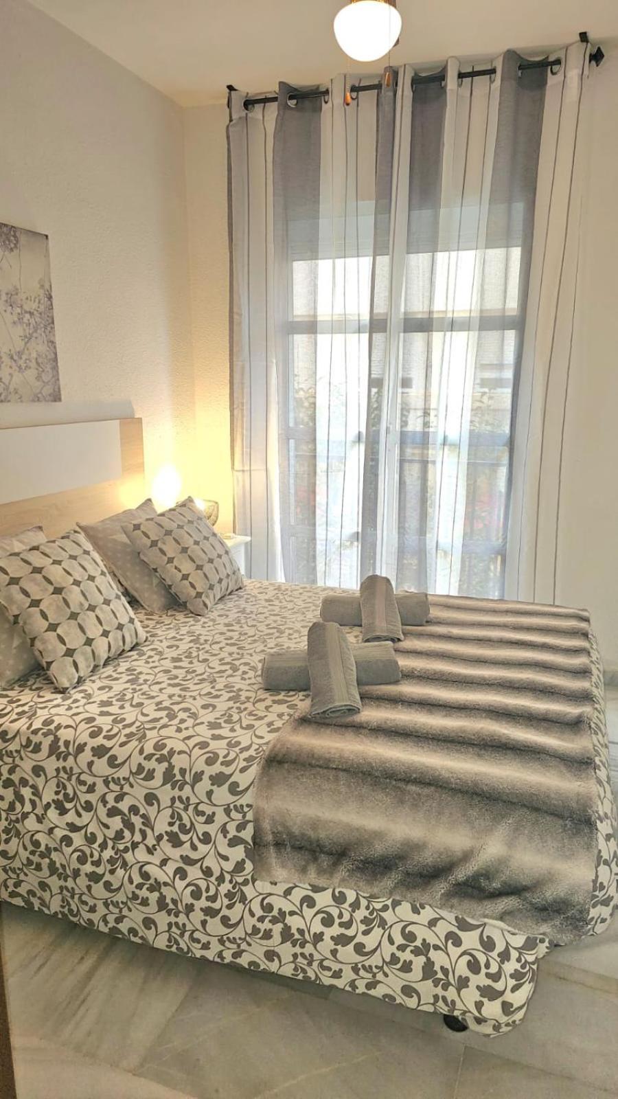 Ideal Holiday Apartment One Bedroom City Center Malaga Exterior photo
