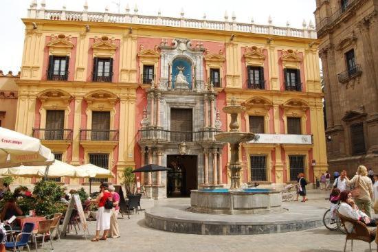 Ideal Holiday Apartment One Bedroom City Center Malaga Exterior photo